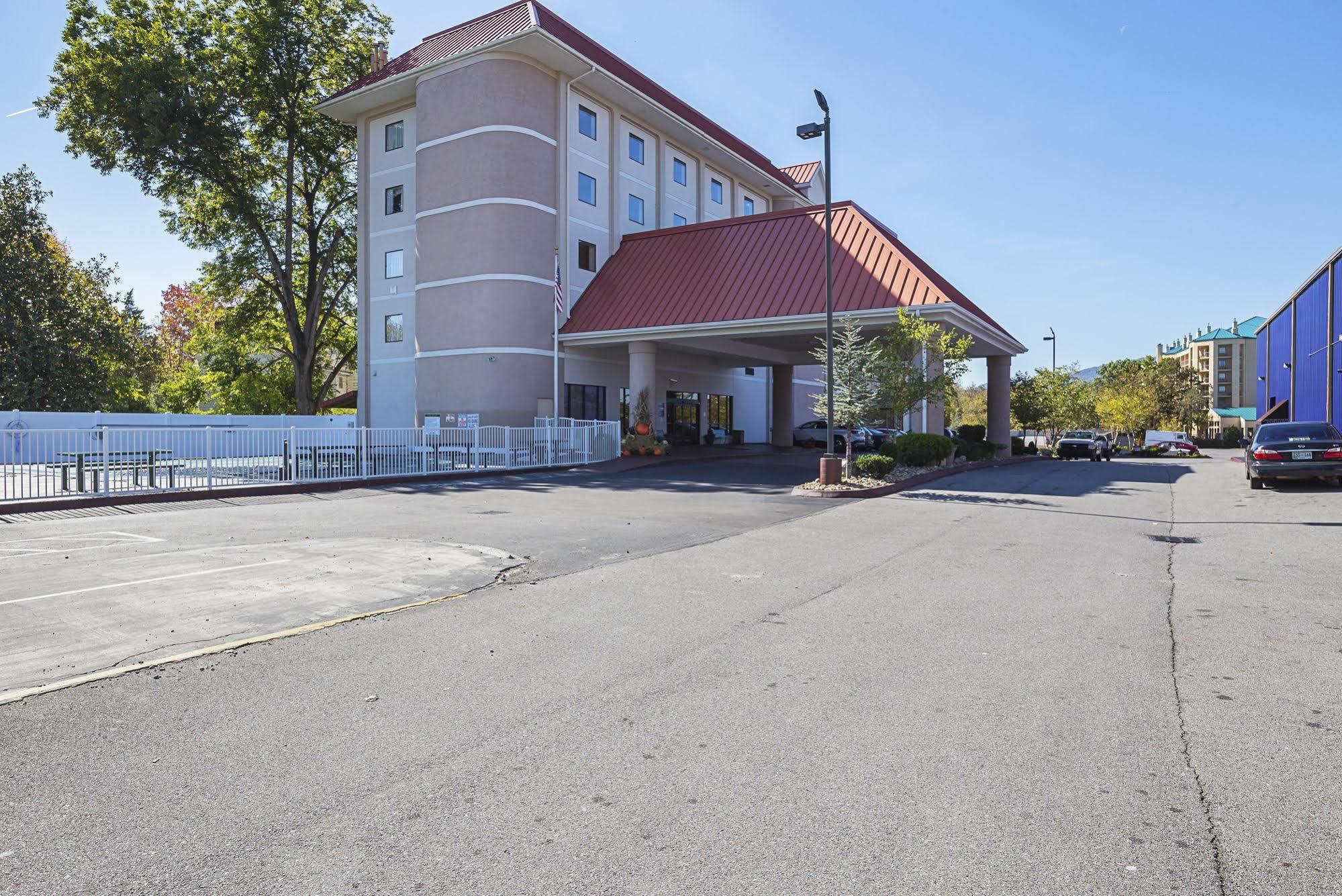 River Bend Inn - พิเจนฟอร์จ ภายนอก รูปภาพ