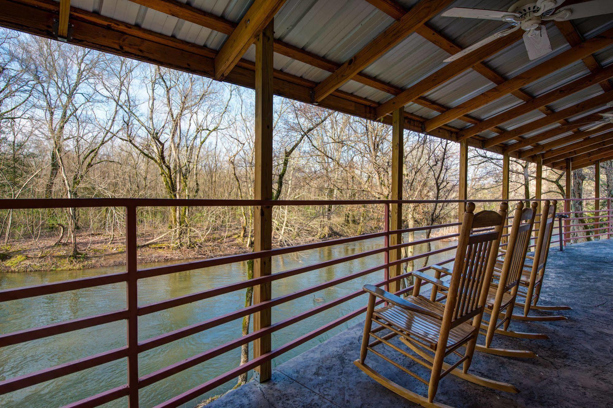 River Bend Inn - พิเจนฟอร์จ ภายนอก รูปภาพ