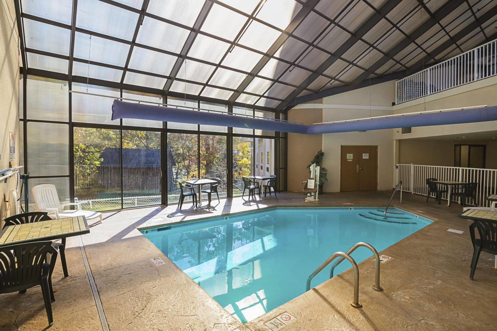 River Bend Inn - พิเจนฟอร์จ ภายนอก รูปภาพ