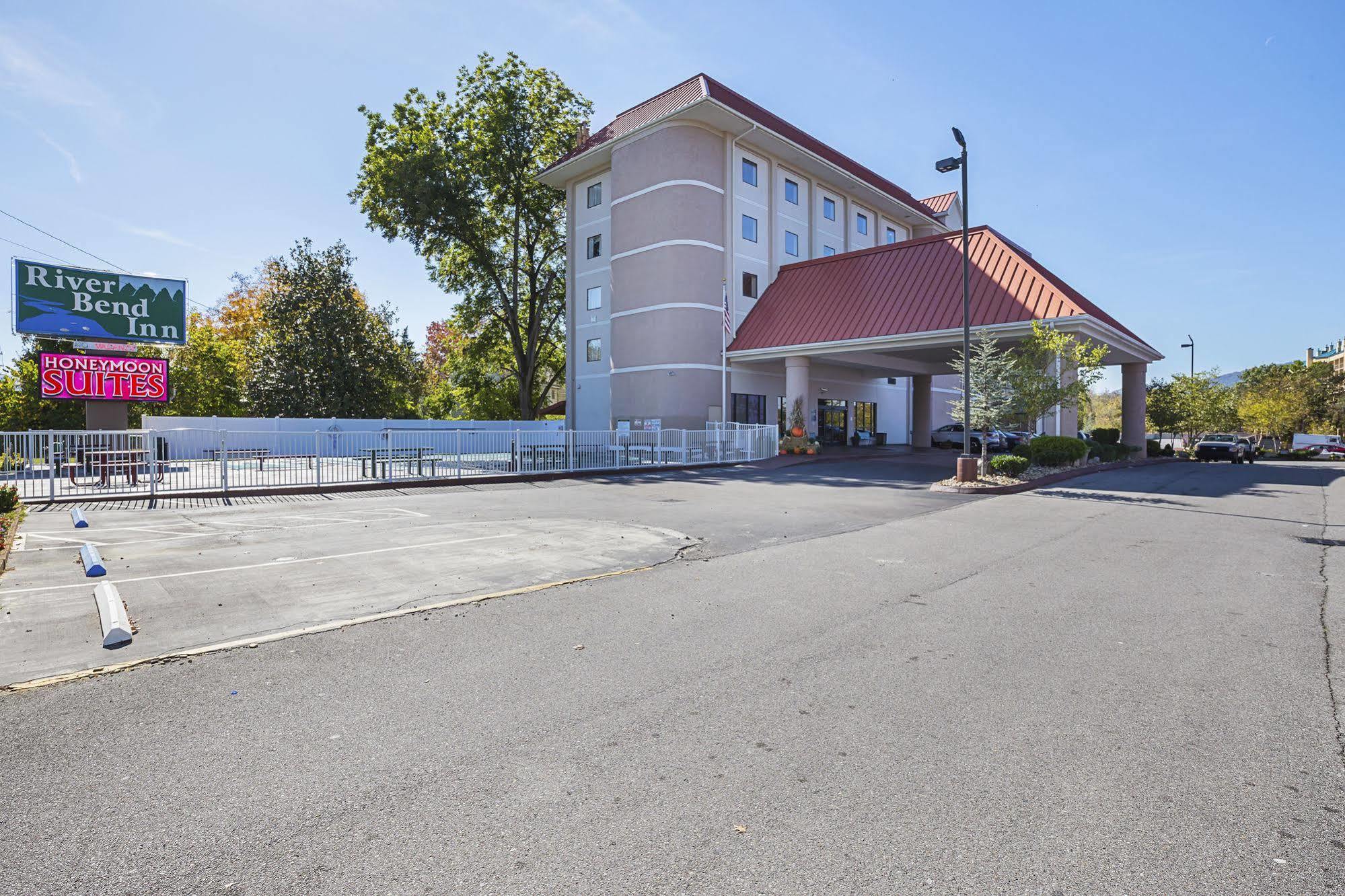 River Bend Inn - พิเจนฟอร์จ ภายนอก รูปภาพ
