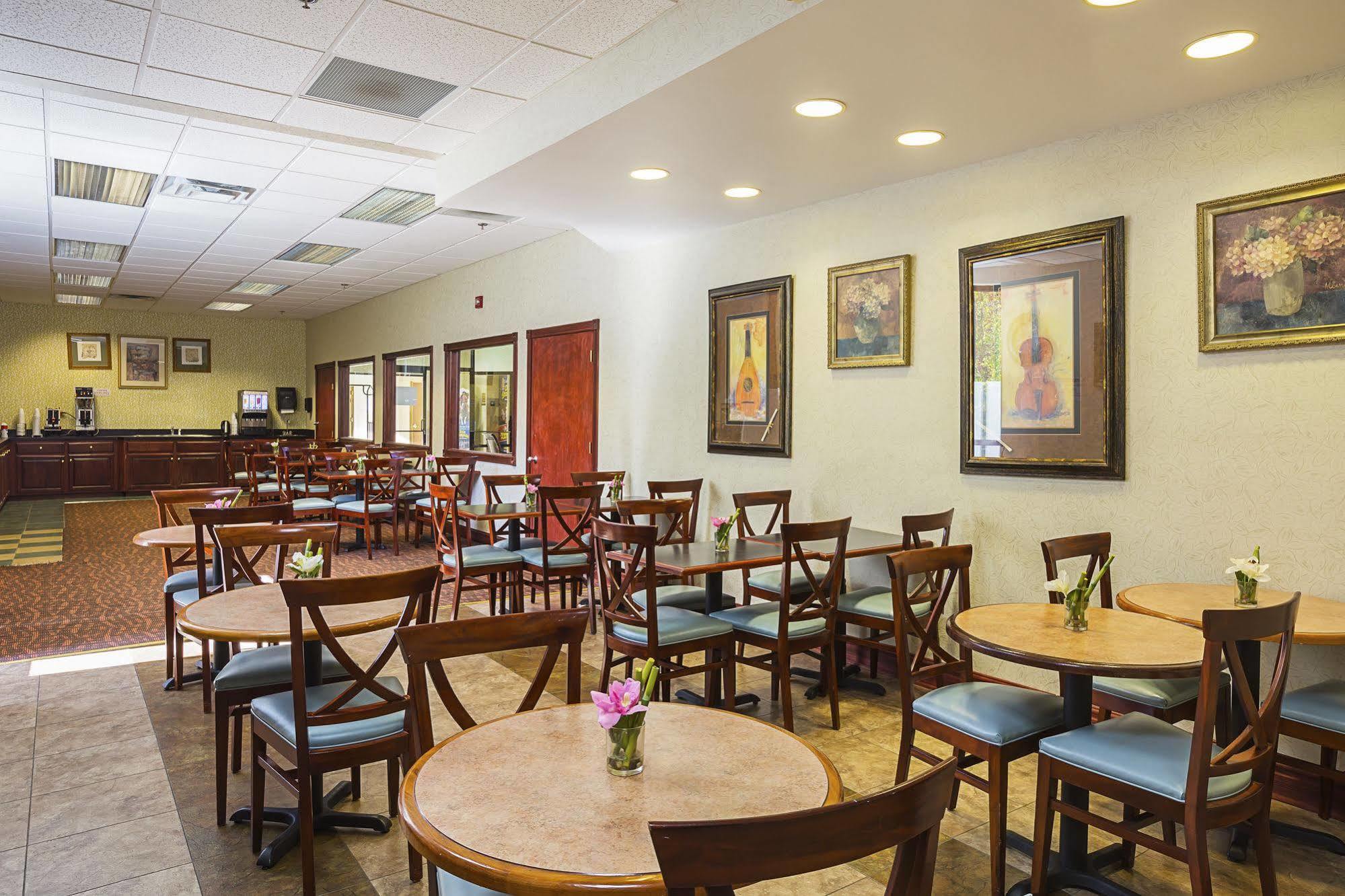 River Bend Inn - พิเจนฟอร์จ ภายนอก รูปภาพ