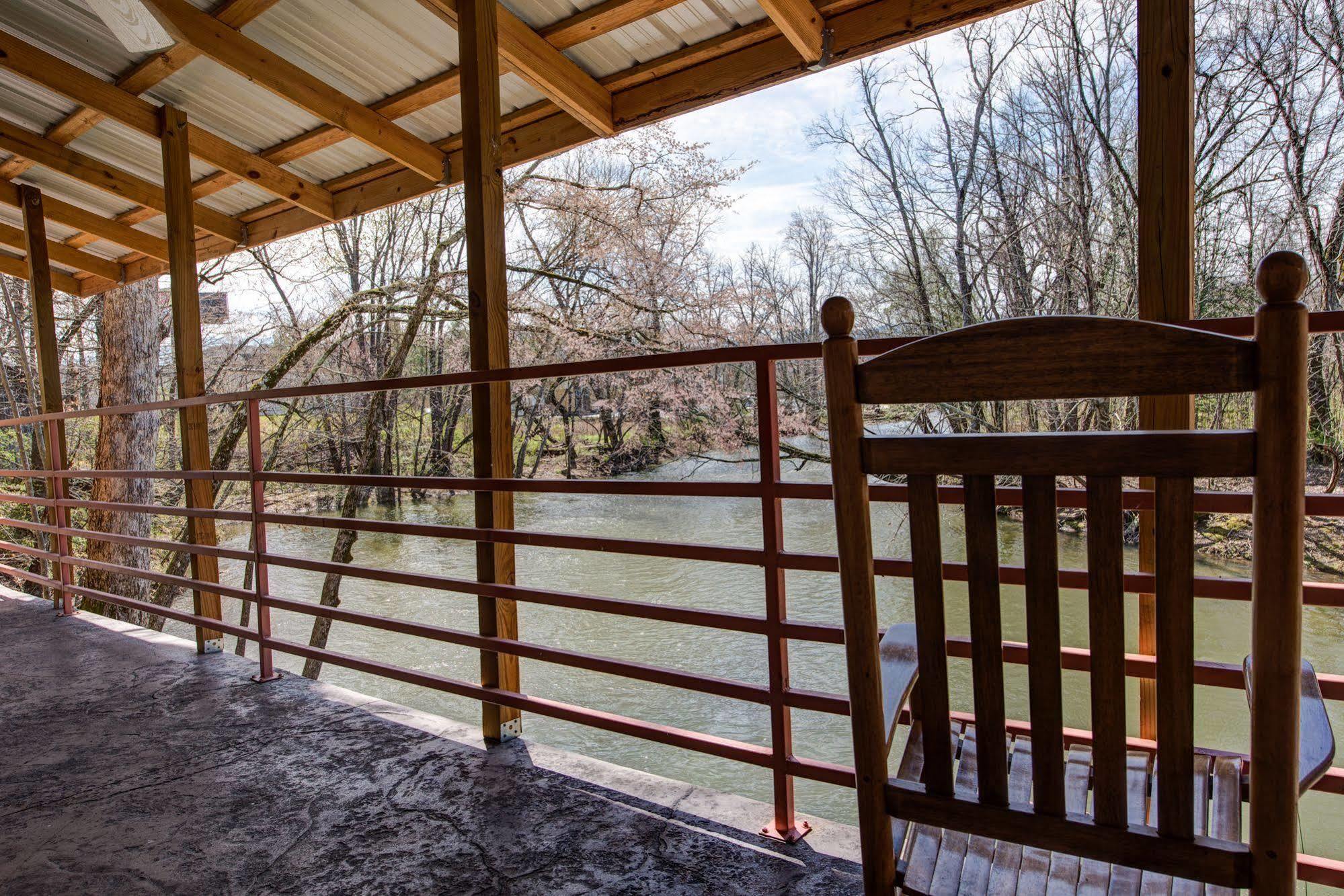 River Bend Inn - พิเจนฟอร์จ ภายนอก รูปภาพ